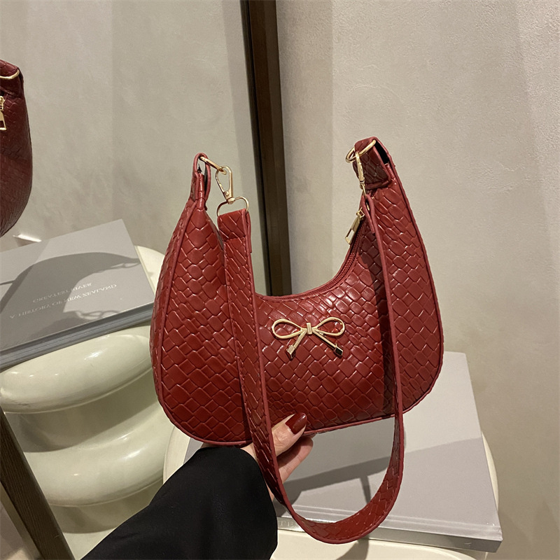 Sweet Girl Heart 2025 Knitted Pattern New Style Simple Luxury Bag And Fashionable Bow Armband New Free Delivery Designer Bag Shoulder Bag With Advance