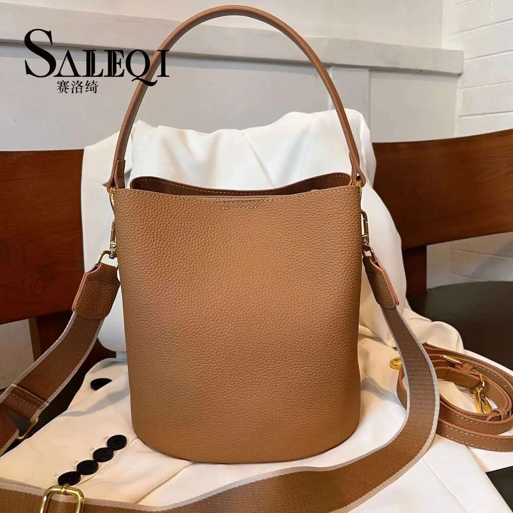 Genuine Leather New soft cowhide bucket wide shoulder straplarge capacity contrasting color handbag commuting women's bag