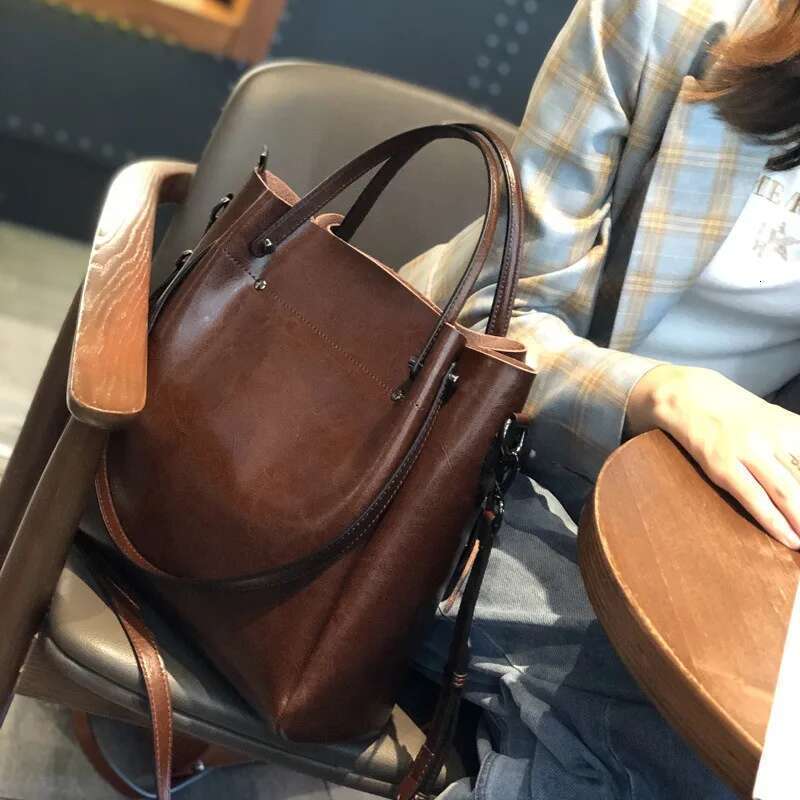Commuter new tote large capacity shoulder handbag crossbody bag, leather women's bag