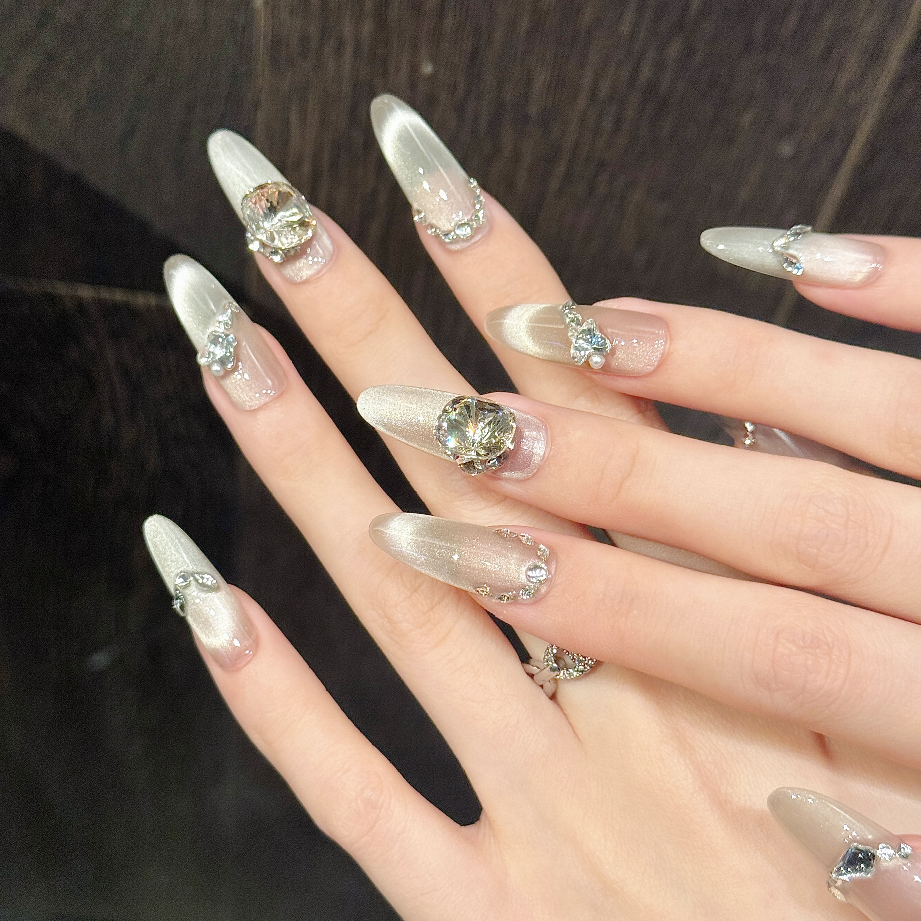 Nude Crystal-Inlaid Elegant Nail Enhancers press on nails