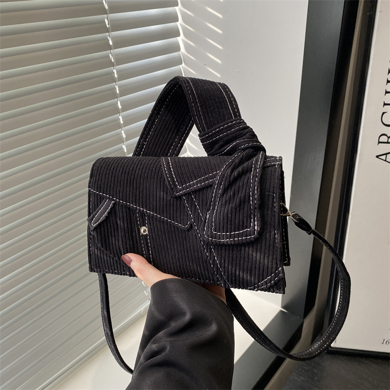 Korean Version Women's Bag 2025 New Free Delivery Designer Bag New Splicing Shoulder Crossbody Highend Sense Contrasting Luxury Bag Color Handhel