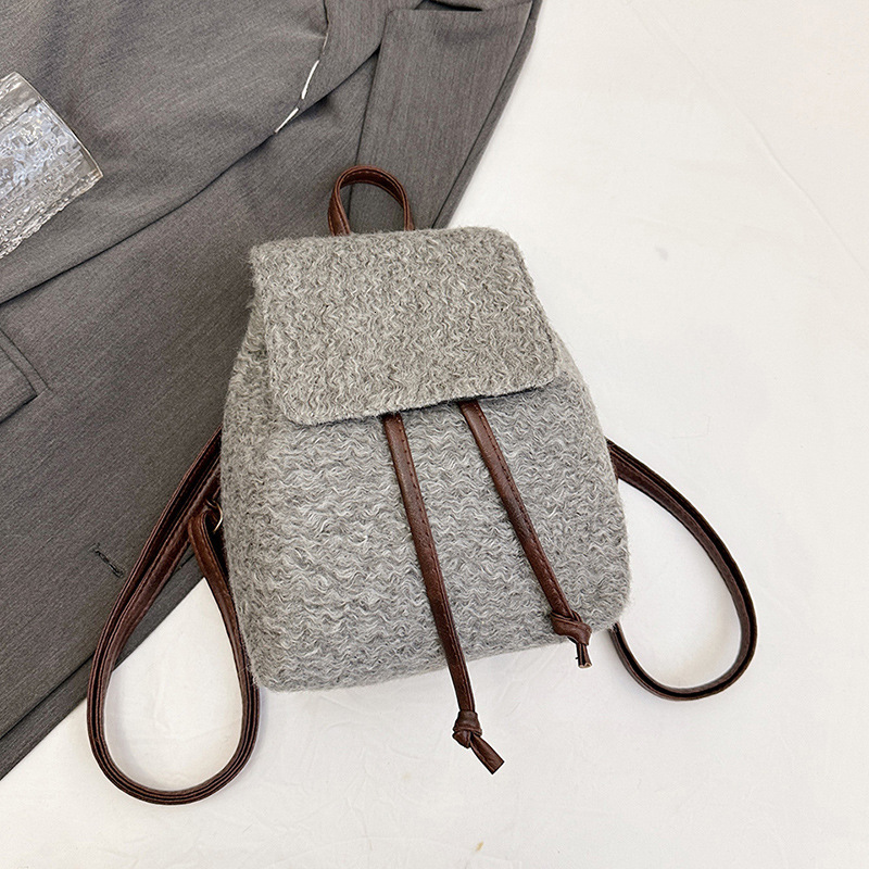 Free Delivery Designer Bag Elegant And Niche Design For Women 2025 New Fashion Extremely Simple Woolen Student Class Backpack Luxury Bag