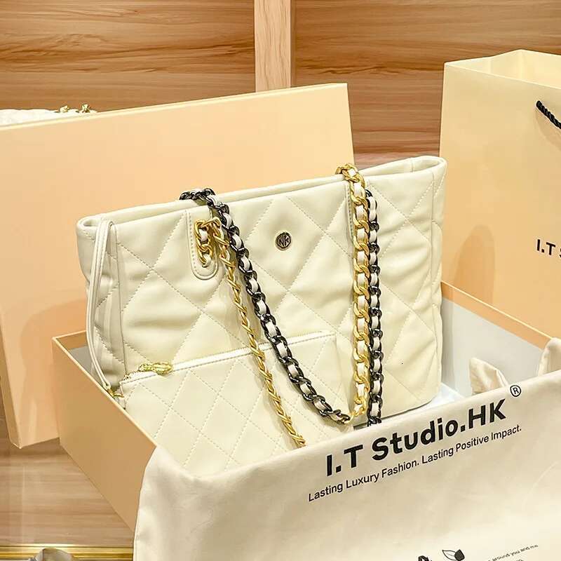Fashionable Leather Girly Crossbody Simple Lingge Women's Shoulder Vintage Girl Chain Bag Metal Trim Cowhide Material