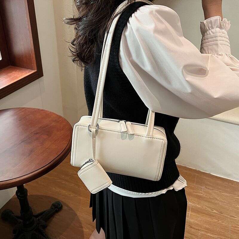 Small high-end Western style Underarm 2025 New Women's Simple and Versatile Single Shoulder Fashion Commuter Pillow Bag