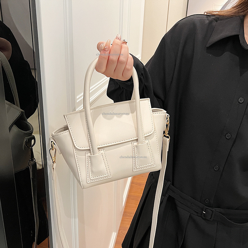 2025 Women's Simple Shoulder Bag Free Shipping Fashionable High Texture Designer Handbag Handheld Bucket Bag Underarm Crossbody Bag Workplace Lux