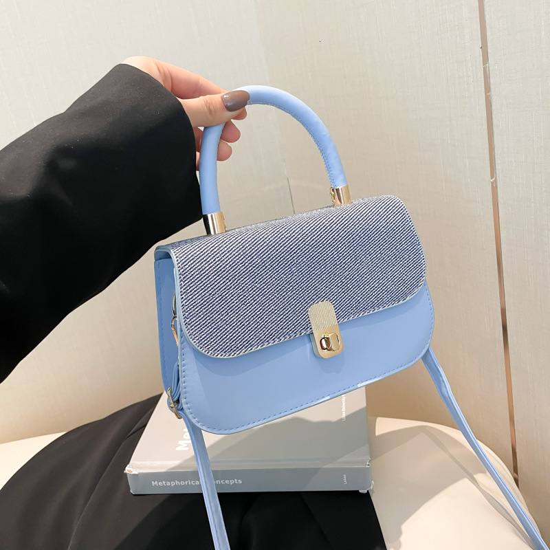 New Free Delivery Designer Luxury Bag Bag Small 2025 New Spring/summer Fashion Small Square Underarm Commuting Women's Bag Stylish Texture Should