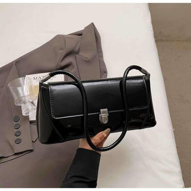 Fashionable luxury underarm baguette for women 2025 new French niche commuting bag, spring versatile single shoulder small bag