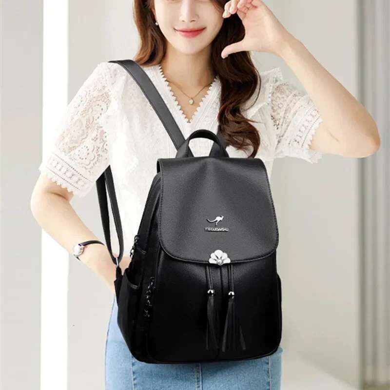 Fashon 2025 New Large Capacity Soft Leather Student Backpack Outdoor Travel School Bag For Women