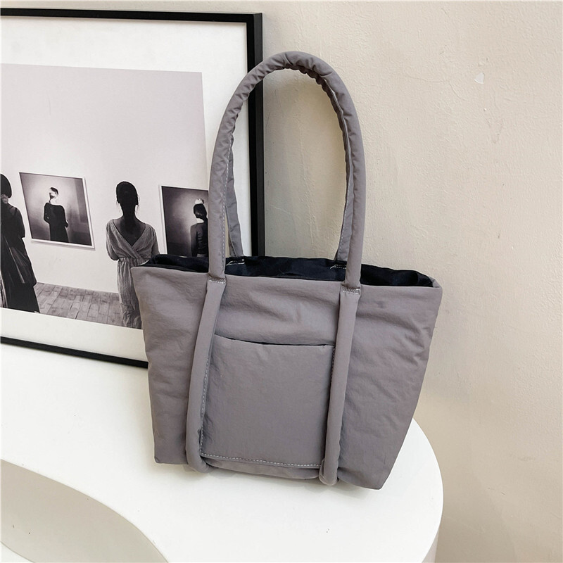 Free Delivery Designer Bag Autumn Winter Women's Shoulder Large Capacity Polyester Niche Design Commuting Versatile And Fashionable 2025 Tote For