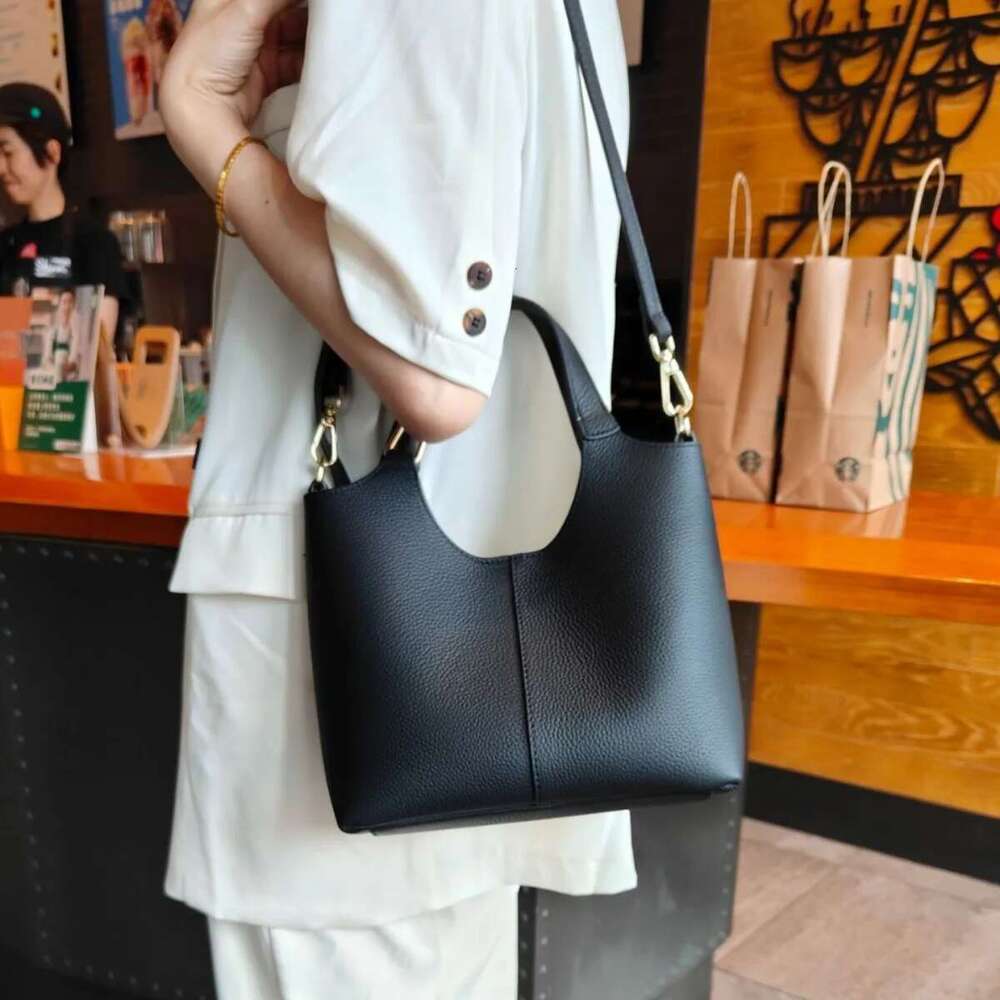 2025 New Head Layer Cowhide Large Capacity Women's Bag Soft Leather Crossbody Shoulder Ladies Handbag