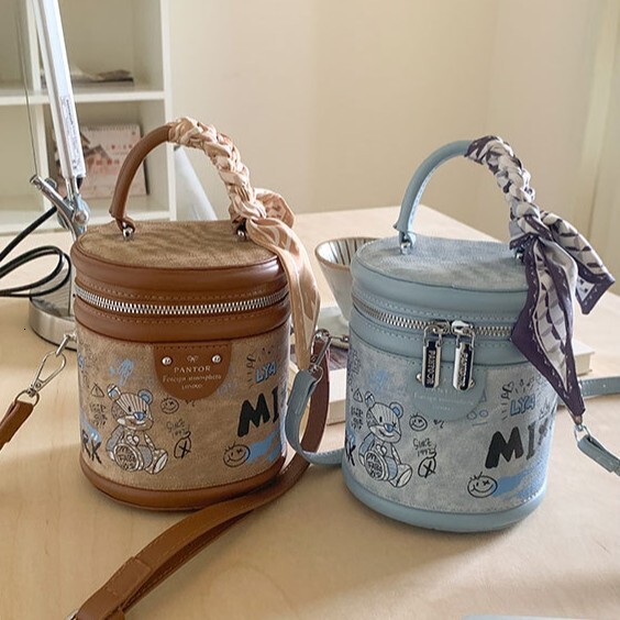 Little Bear Graffiti Printed Handheld Bucket for Women 2025 New Style Internet Celebrity Trendy Street Photography Versatile Single Shoulder Crossbody