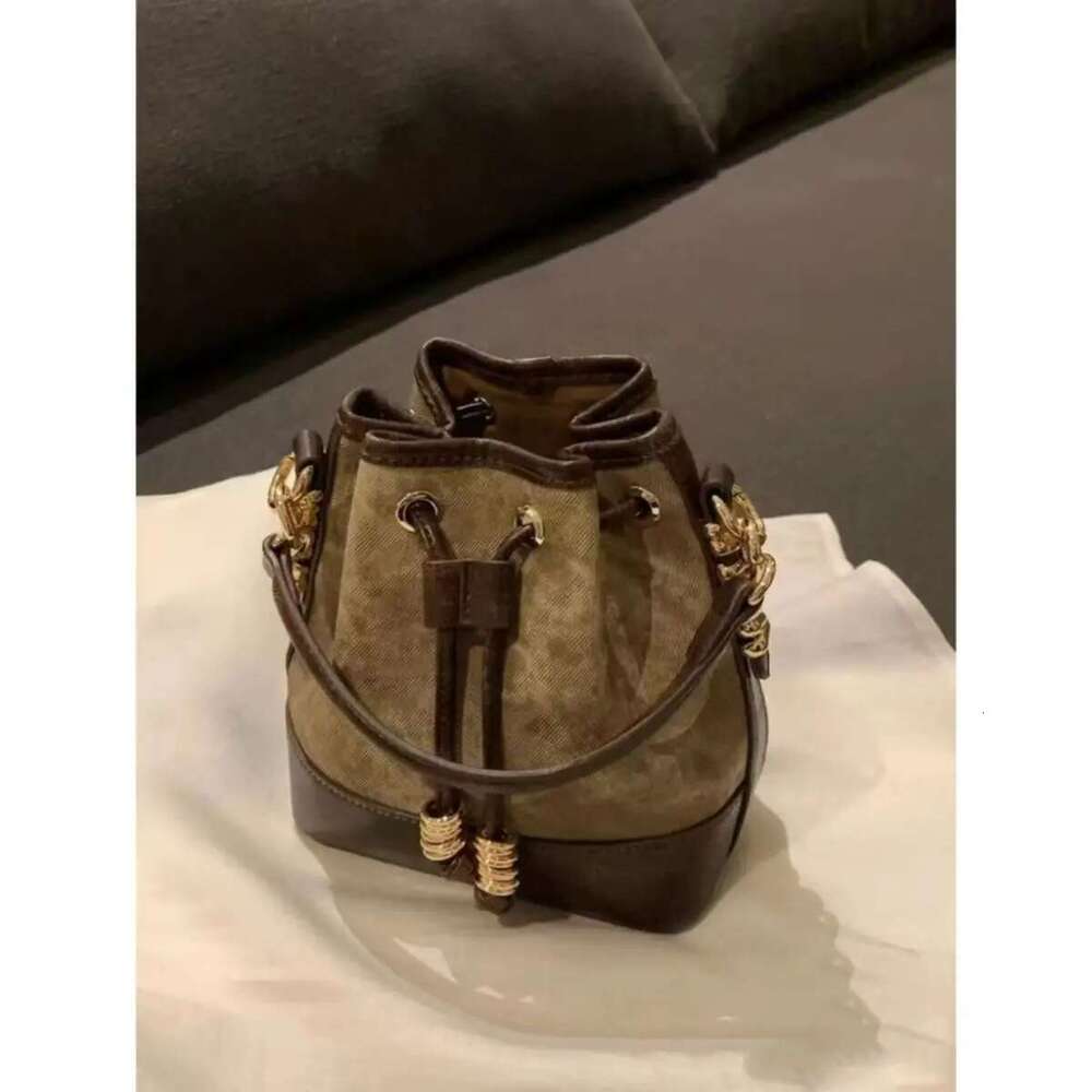 Oil Painting Revival Retro Temperament Premium Sense Versatile Bucket Women's 2025 New Fall/Winter Drawstring Tote Bag