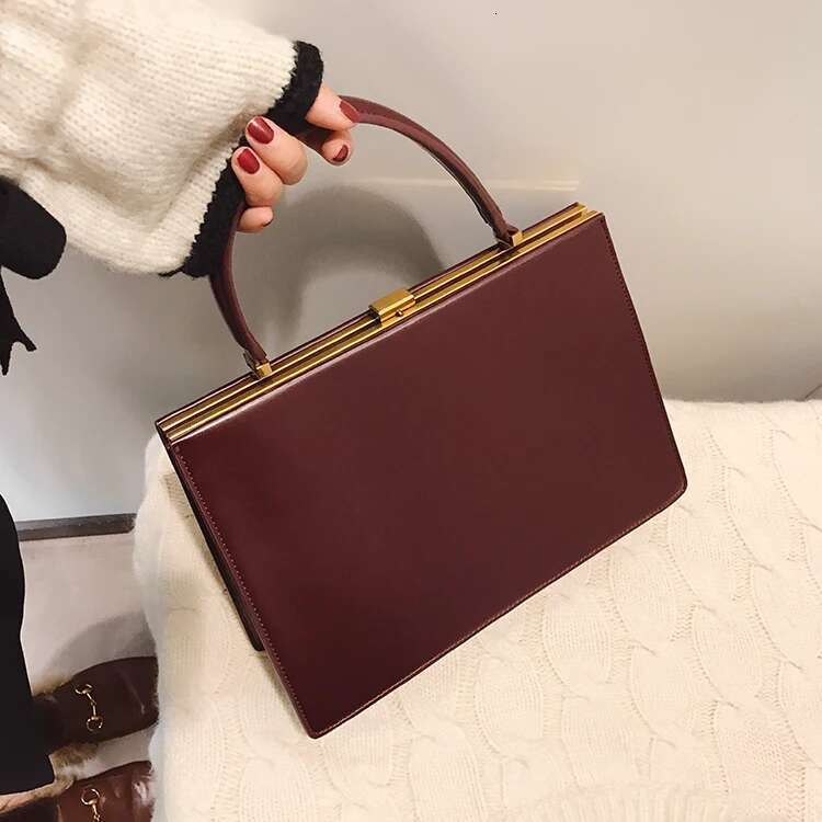 Vintage Clasp Women Handbags Medium Metal Frame Design High Quality Female Tote Bag