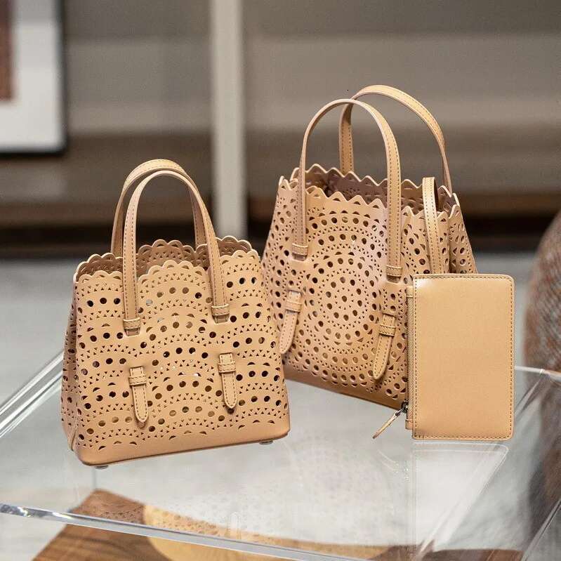 High-Grade Hot Girl Hand-Held Tote Female 2025 New Niche Design Retro Versatile Shoulder Bag