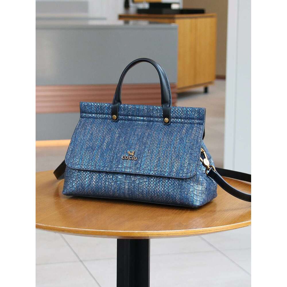 2025 New Retro Commuter Snake-Shaped Handbag Advanced Texture Temperament Fashion Shoulder Slung Small Square Bag Simple