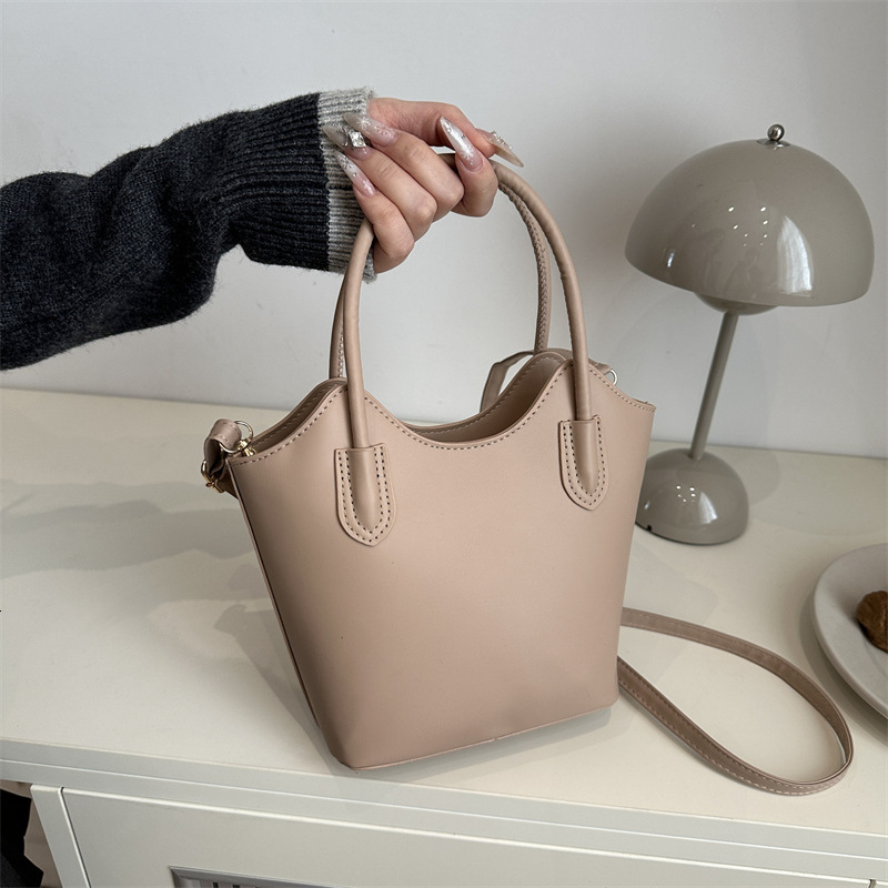 Free Delivery Designer Bag 2025 Solid Color Bucket Hand Commuter Crossbody Fashion Simple Vegetable Basket Women's Bag Luxury Bag