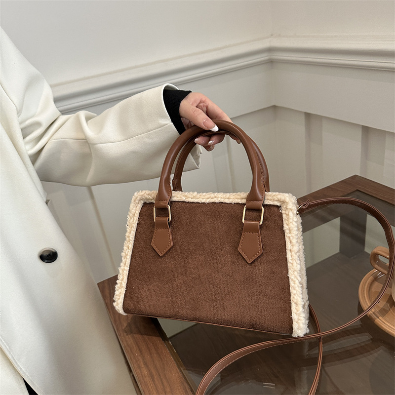 Free Delivery Designer Bag Lamb Wool Large Capacity Trendy And Fashionable Fur Shoulder Student Hand Held Tote 2025 New Women's Luxury Bag