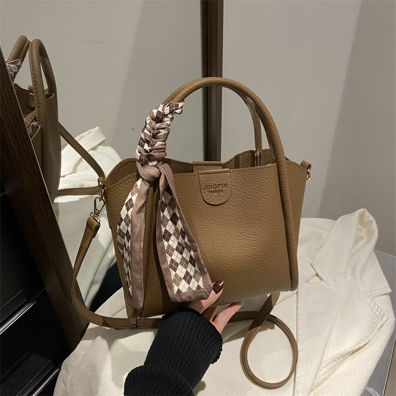 Free Delivery Designer Bag Winter 2025 High End Fashion Bucket Hand Women's New Commuting Versatile Basket Luxury Bag