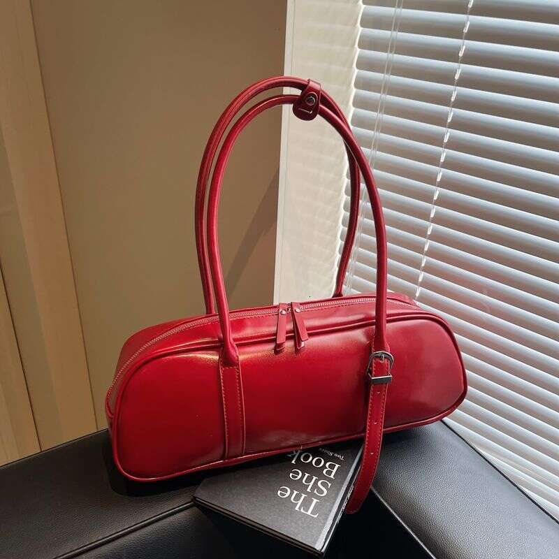 2025 New French Stick Single Shoulder Underarm Bag Fashionable Red for Women Large Capacity Niche