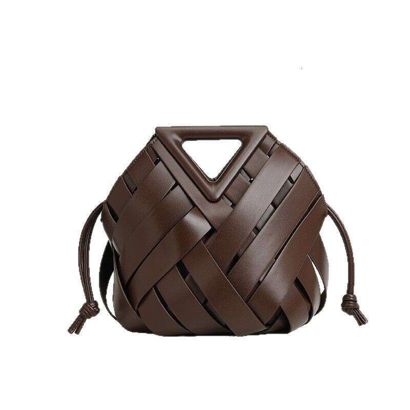 Large Capacity New Vegetable Basket handbag messenger bag Triangular Magnetic Buckle Hand Woven Hollow Women's Bag