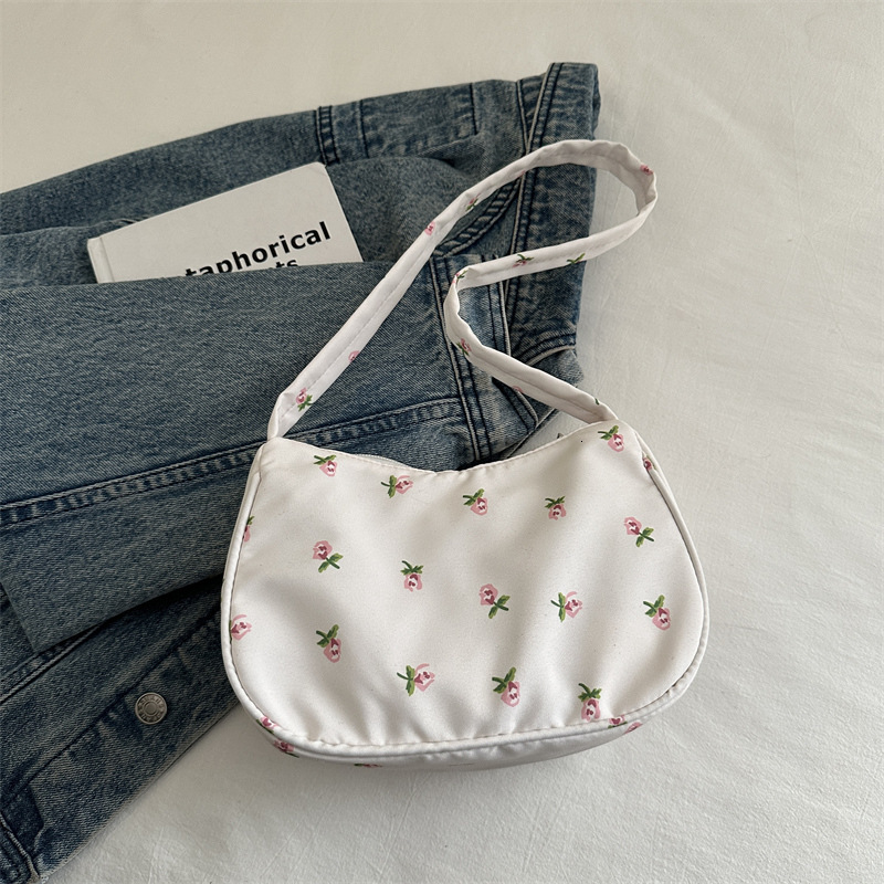 Single Shoulder Sweet Fresh Niche Design Women's Underarm Bag New Free Delivery Designer Bag Casual Versatile Handheld Luxury Bag Crescent Bag