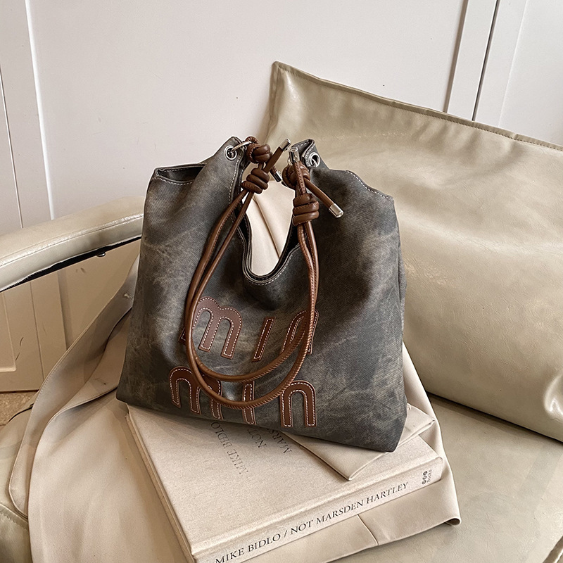 Free Delivery Designer Bag Korean Style Trendy For Women 2025 New Fashionable Casual Hand With Personalized Texture Armpit Luxury Bag