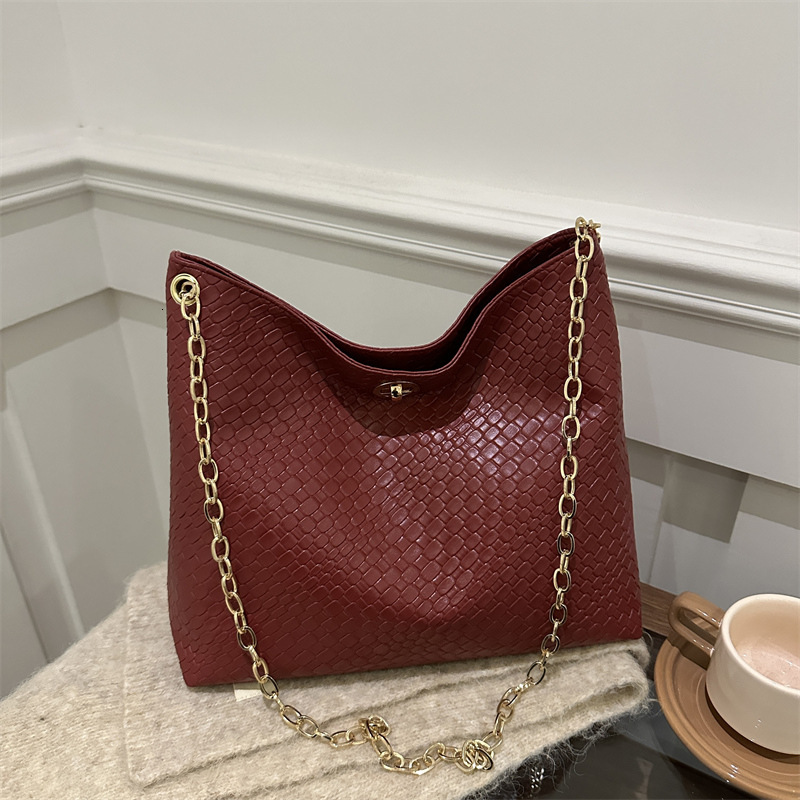 Free Delivery Designer Bag Commuter Lock Shoulder 2025 Winter Versatile Ins Premium Chain Underarm Tote Bag Luxury Bag