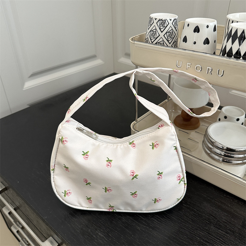 Single Shoulder Sweet Fresh Niche Design Women's Underarm Bag New Free Delivery Designer Bag Casual Versatile Handheld Luxury Bag Crescent Bag