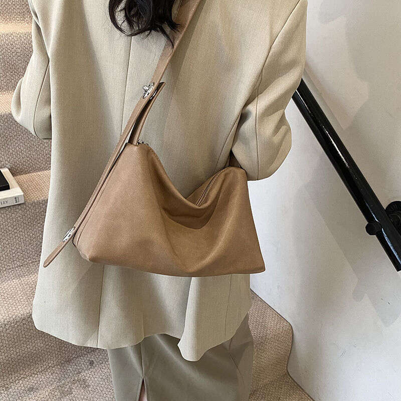 Versatile for Women 2025 New Trendy and Fashionable Dumpling Bag with a Niche Texture Single Shoulder Underarm Bag