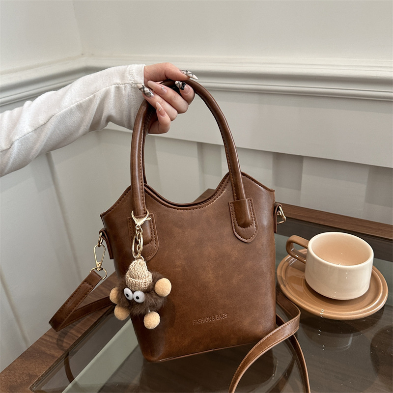 Free Delivery Designer Bag This Year's Popular Are Versatile For Women In Autumn And Winter 2025 New Crossbody With High End Feel Hand Held Bucke