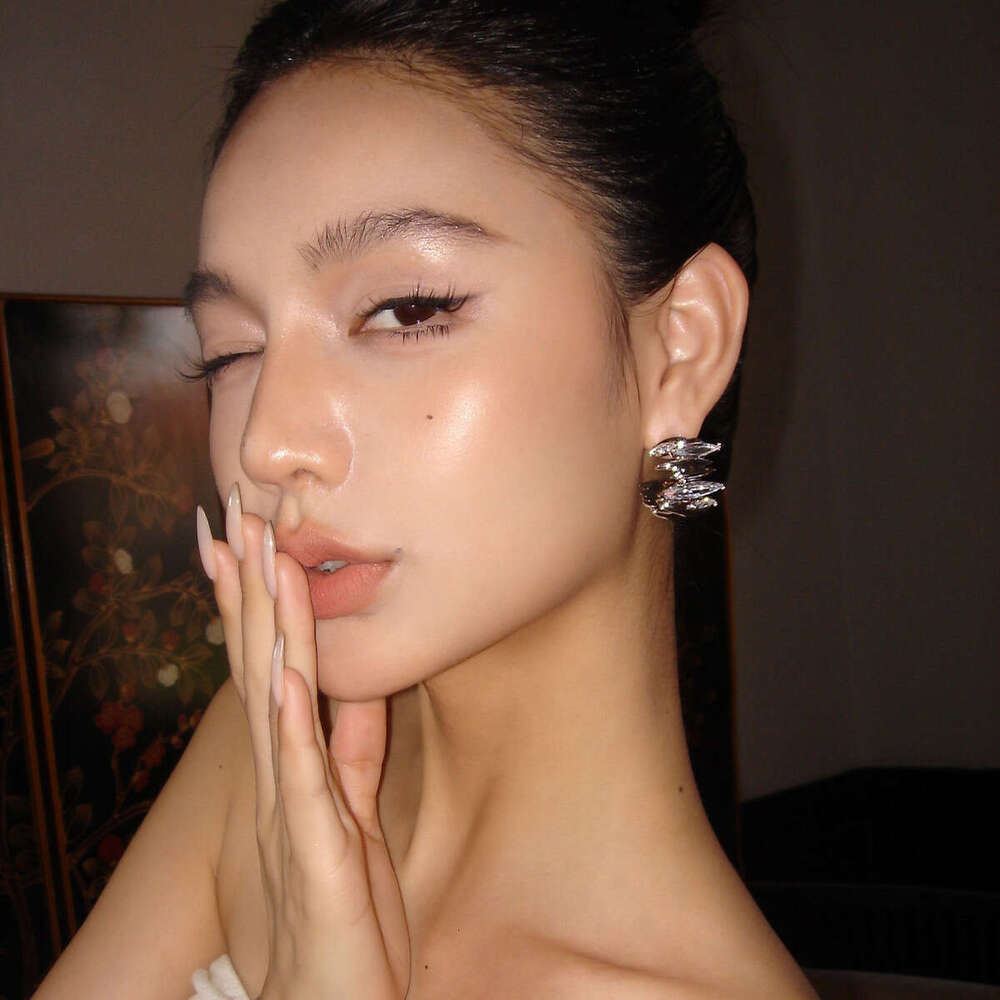 Boonee alus irregular horse eye circular zircon C-ring for women, exaggerated, unique, niche design earrings