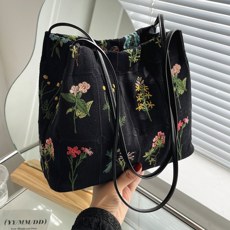 Large Capacity Bag Female Summer Hundred 2025 New Canvas Casual Shoulder Bag Senior Sense Class Commuter Bucket Bag