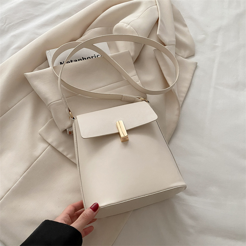 Texture Luxury Bag Single Shoulder 2025 Spring New Fashion Crossbody Commuting New Free Delivery Designer Bag Simple Women's Small Bag