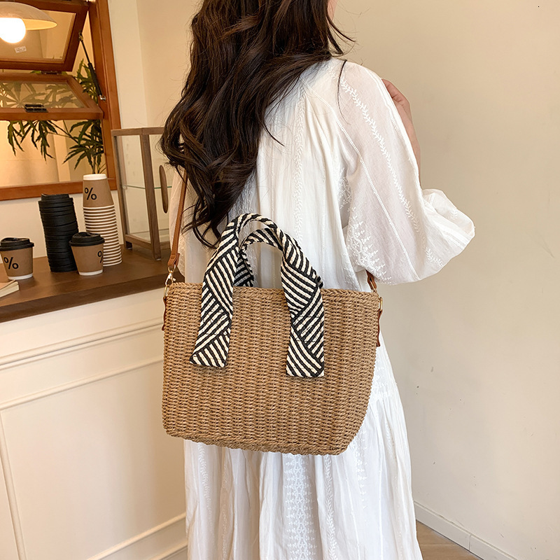 Instagram hand woven handbag for women in summer 2025, new Korean version fashionable and artistic style single shoulder crossbody bag