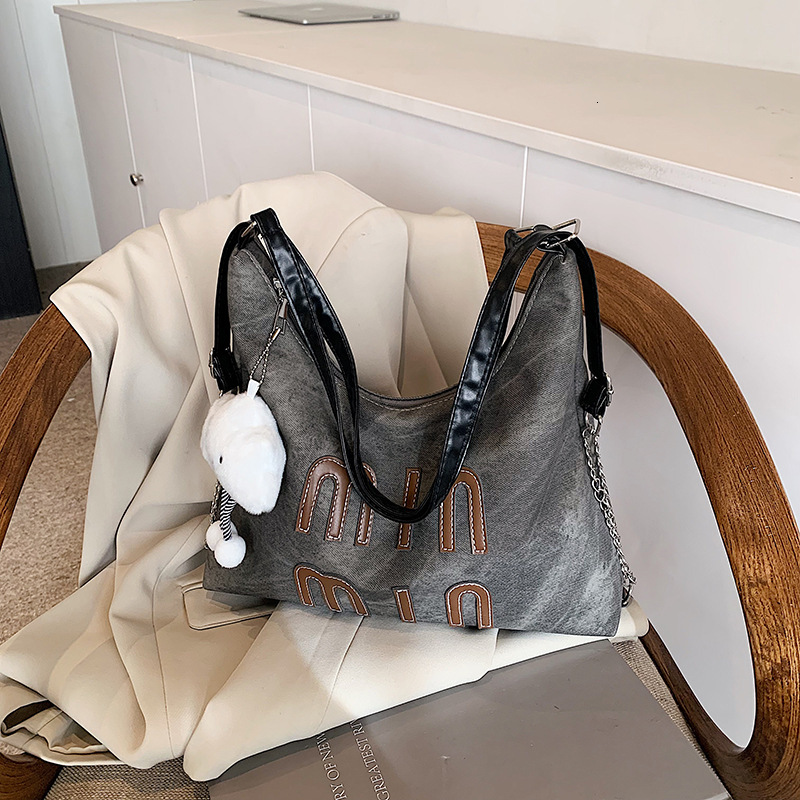 Free Delivery Designer Bag Winter Tote For Women 2025 New Large Capacity Commuting Trendy Casual Single Shoulder Lightweight Travel Backpack Luxury Ba