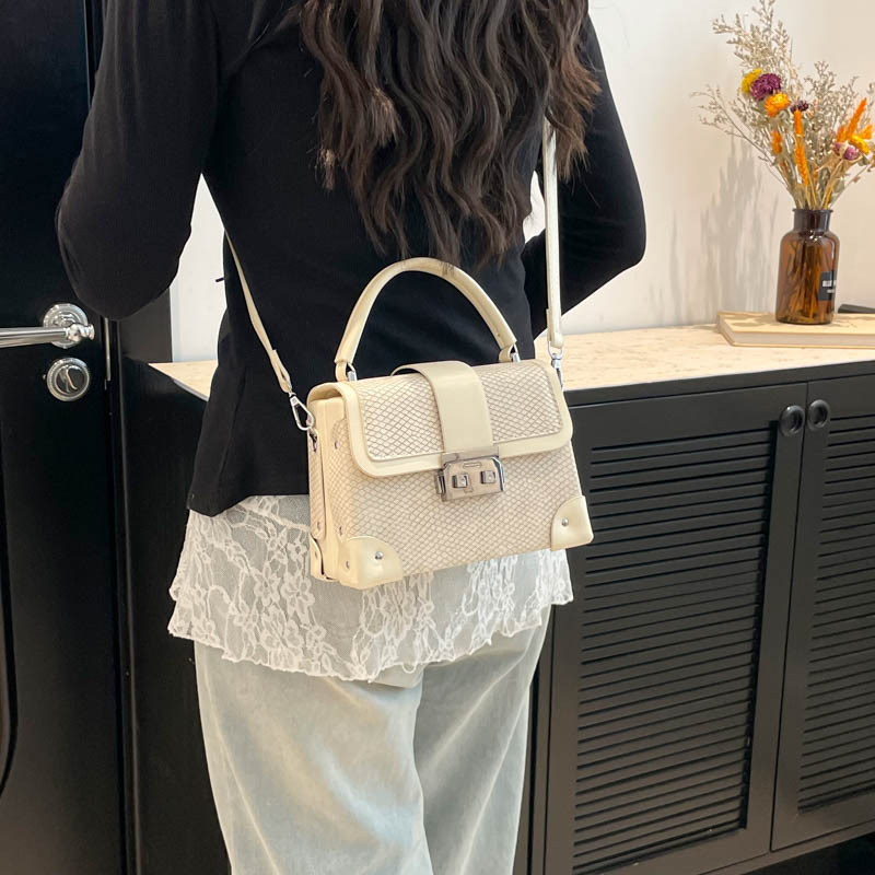 Fashionable and stylish high-end handbag for women 2025 new trend versatile simple commuting shoulder crossbody bag