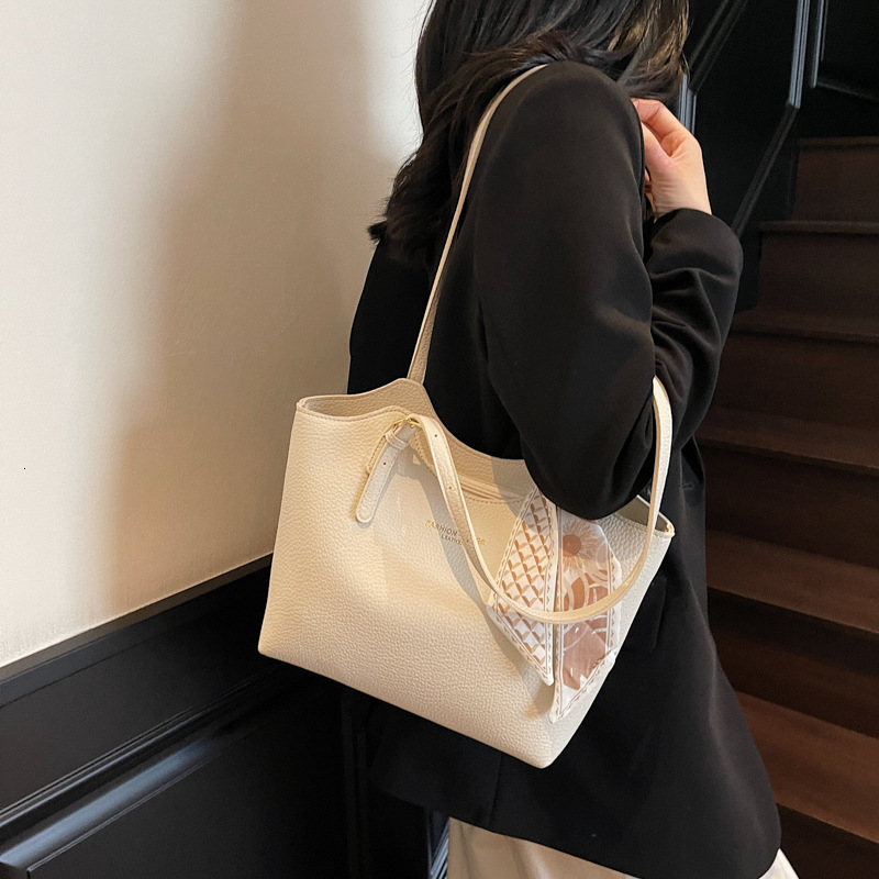 Elegant and stylish large capacity tote for women 2025 new high-end texture commuting shoulder bag under the armpit