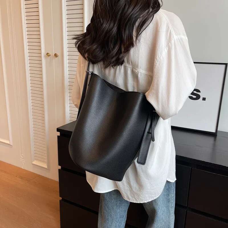 LEFTSIDE Retro Small Solid Color Leather Shoulder Bags For Women 2025 Designer Korean Fashion Female Handbags Underarm Bag