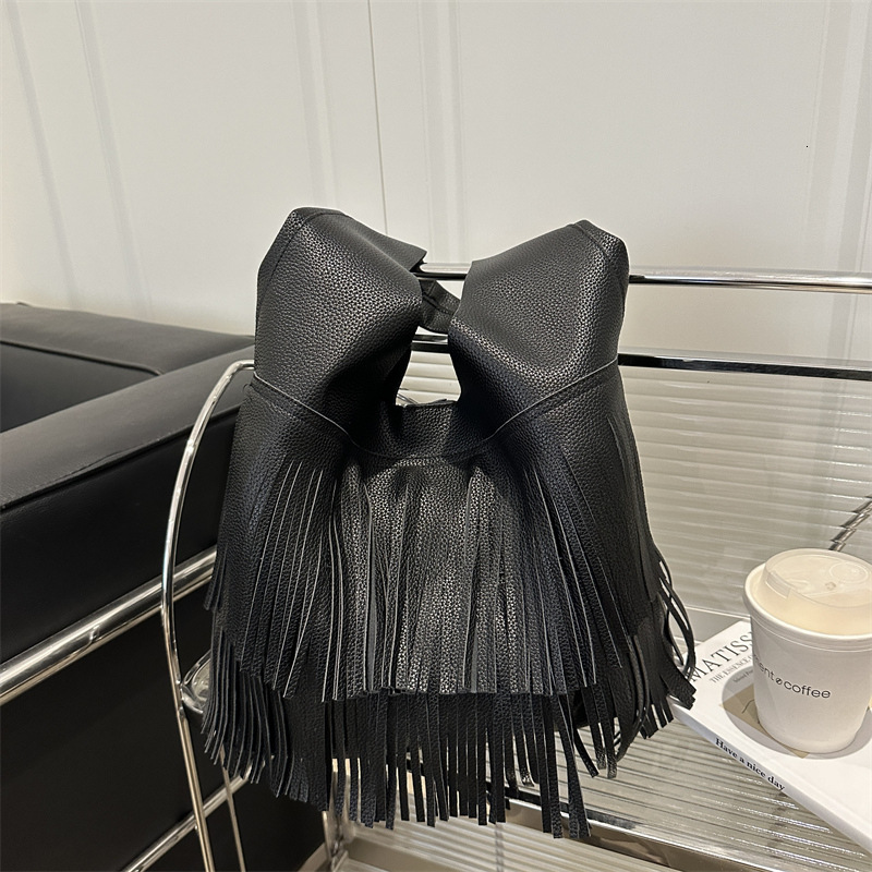Small Niche Design Korean Fashion Tassel Personalized Shoulder For Women 2025 New Versatile New Free Delivery Designer Bag Large Luxury Bag Capacity U