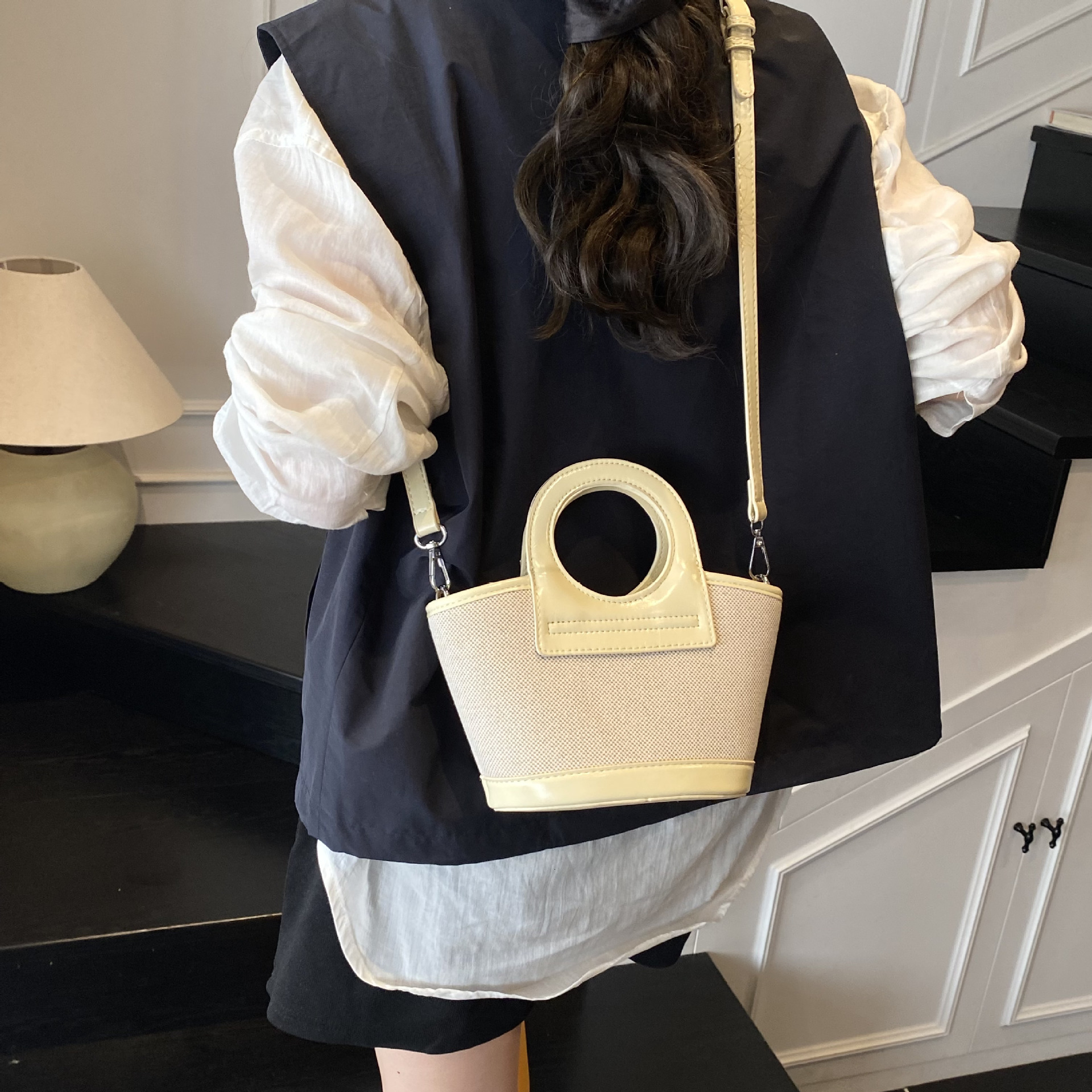 New bag, Korean fashion niche female handheld vegetable basket designer, 2025 new multifunctional commuting shoulder bag, small fresh crossbody bag