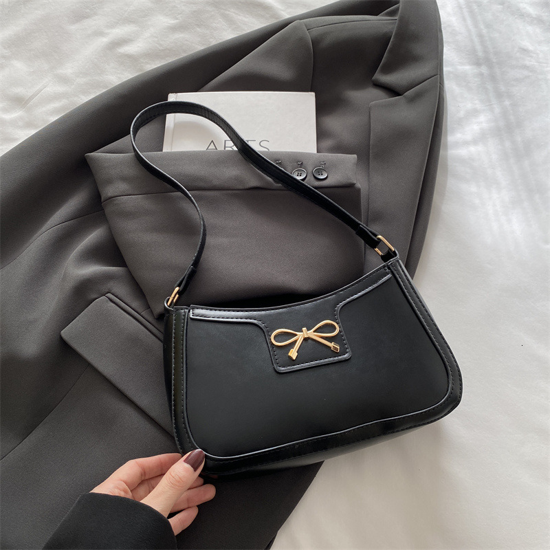 Free Delivery Designer Bag Fashion And Underarm 2025 Korean Edition Personalized Trendy Single Shoulder Texture Western Commuting Crescent Bag For Wom