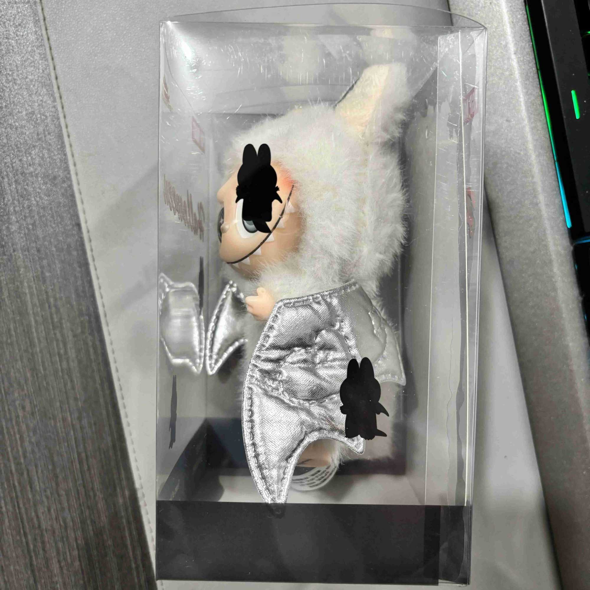 2025 New hot The Monsters Angel In Clouds Vinyl Face Doll blind box Keyring Kawaii Figure Collectible Decor Gifts y250515WBUT
