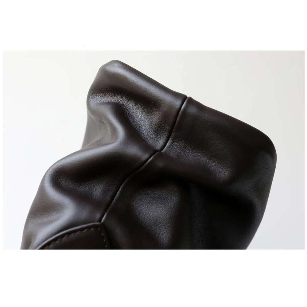 VOAETEC Light First-Layer Cowhide Pleated Portable Large-Capacity Shoulder Messenger Leather Commuter Bowling Bag