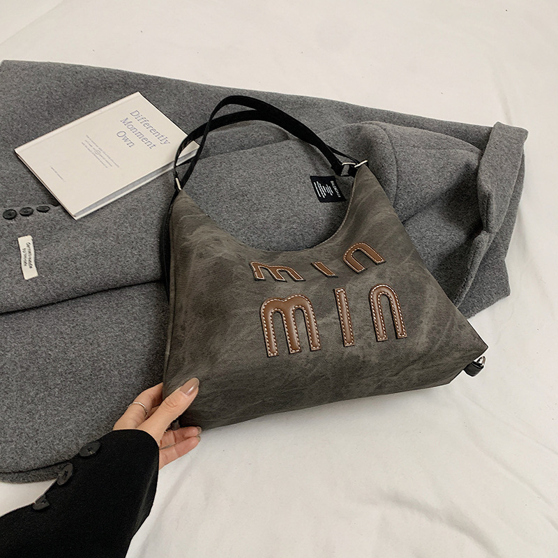 Free Delivery Designer Bag Winter Tote For Women 2025 New Large Capacity Commuting Trendy Casual Single Shoulder Lightweight Travel Backpack Luxury Ba