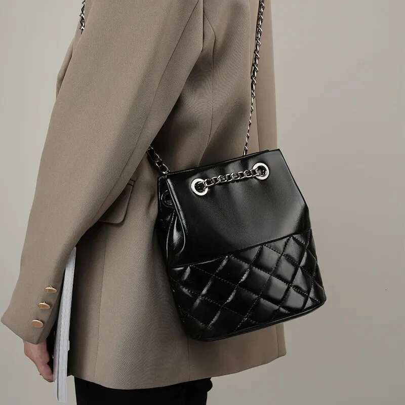 Women's Sier Leather Small Fragrance Ringus Chain Bucket Niche Shoulder Crossbody Bag