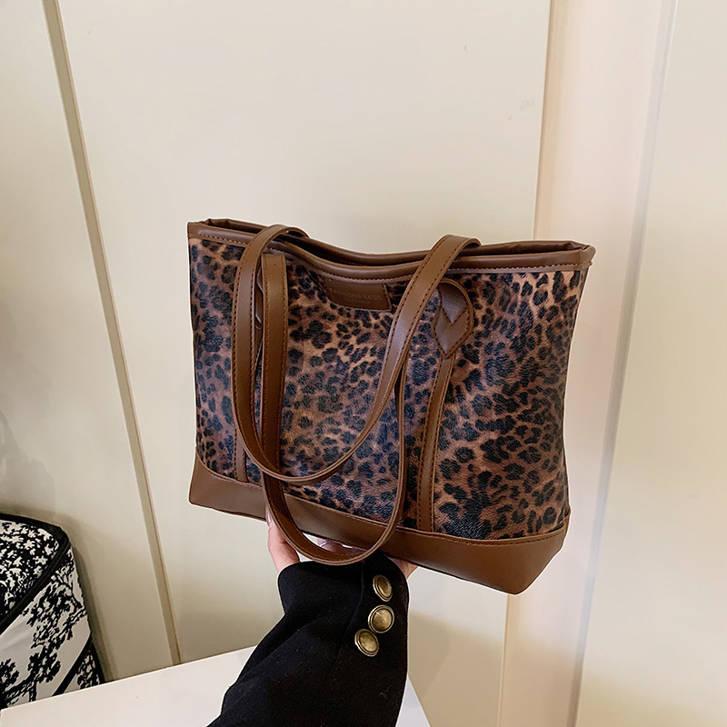 Free Delivery Designer Bag Fashion Tote Women's 2025 New Winter Trendy Shoulder Large Capacity Relaxed Leopard Print Armpit Luxury Bag