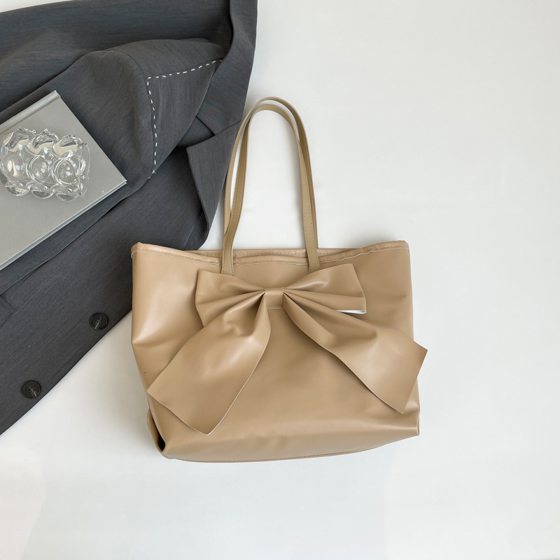 Bow Shaped Large Capacity Tote Luxury Bag New Free Delivery Designer Bag Bag For Women New Niche Highend Soft Face Commuting Handbag Shoulder Bag Crea