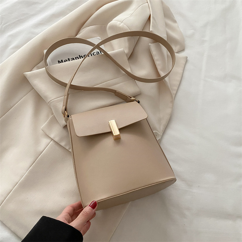 Texture Luxury Bag Single Shoulder 2025 Spring New Fashion Crossbody Commuting New Free Delivery Designer Bag Simple Women's Small Bag