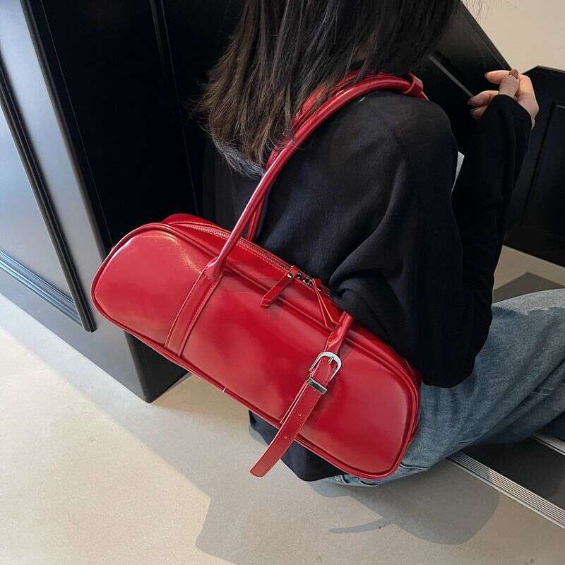 2025 New French Stick Single Shoulder Underarm Bag Fashionable Red for Women Large Capacity Niche