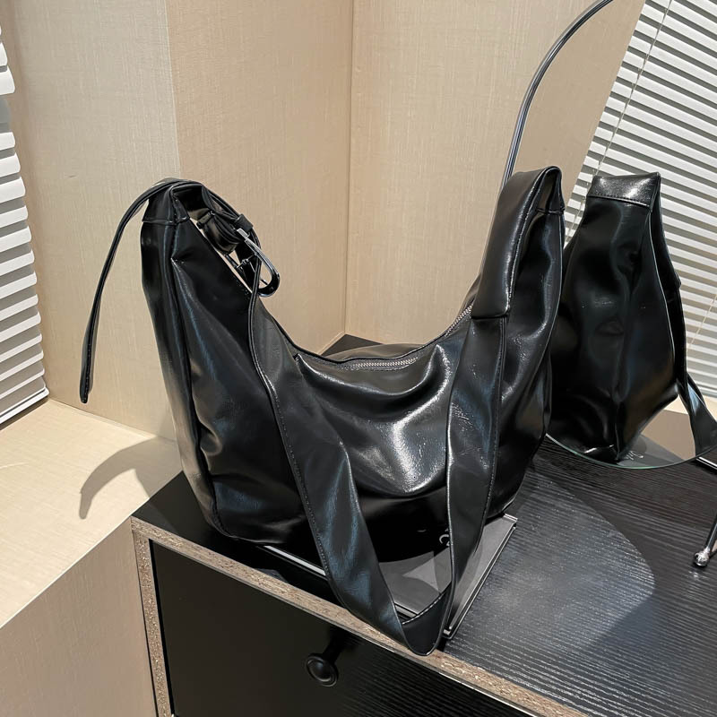 Free Delivery Designer Bag 2025 New Internet Celebrity High End Single Shoulder Crossbody Popular This Year Winter Soft Leather Dumpling Commuting For
